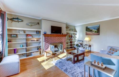 West Haven House | Pet-Friendly West Haven Rental Walk to Beach!