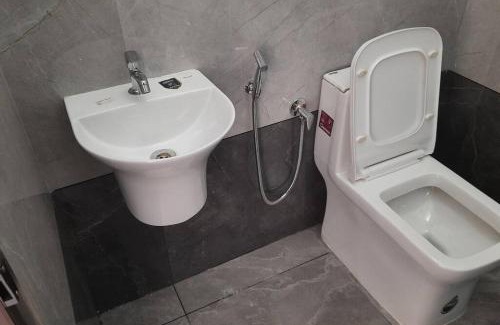 Irinjalakuda Apartment | 2 storied waterfront homestay Thrissur