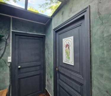 Ecueille House | La Grenouillère