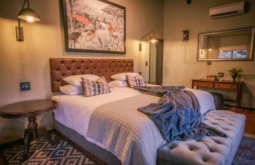 Windhoek Cabin | Okapuka Safari Lodge