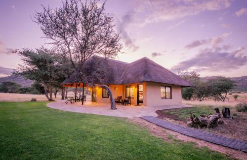 Windhoek Cabin | Okapuka Safari Lodge