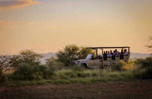 Windhoek Cabin | Okapuka Safari Lodge