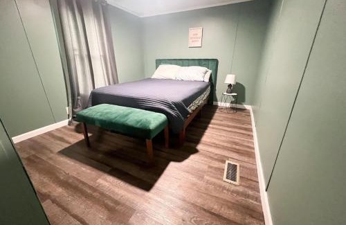 Crane Hill House | Pet Friendly! Lakefront - Crooked Creek Retreat