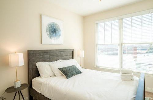 Wesley Heights Apartment | Viagem Bright and Relaxing 2BR in Prime Location