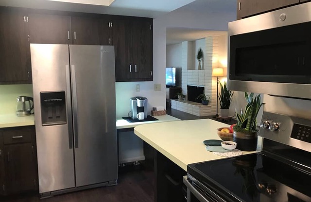 Spacious Retreat with 2 King Suites 1500 sqft