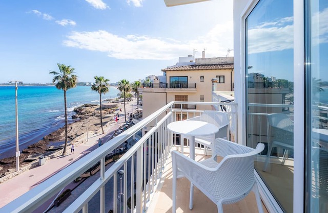 Holiday Home 'Apartamento Ibiza' with Sea View, Terrace & Wi-Fi