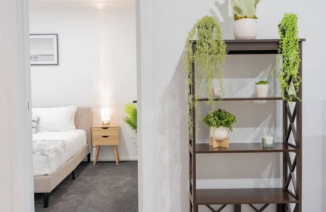 Modern Bendigo Haven Near Hospital: Comfort & WiFi