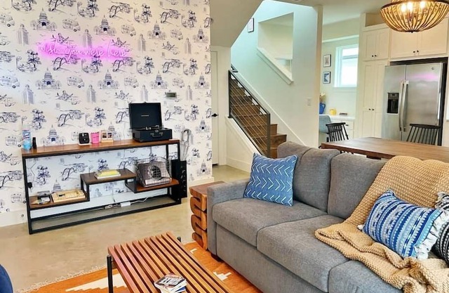 Cute Home in Trendy East Austin with Private Yard