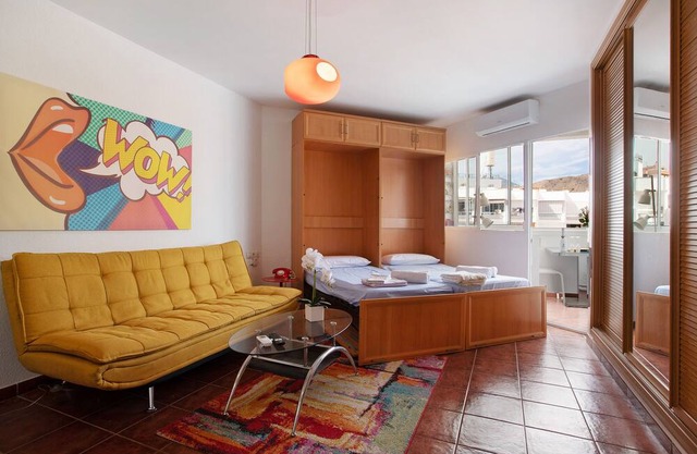 Studio Apartment "Lahola" with Private Terrace & Wi-Fi