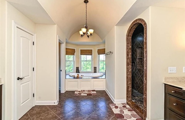 Beautiful large 5 bedroom house with basement