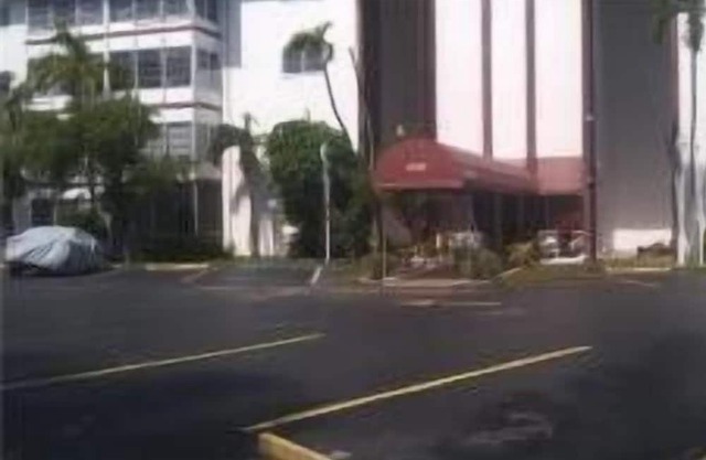 1 Bedroom Condo 437623 by Houzlet