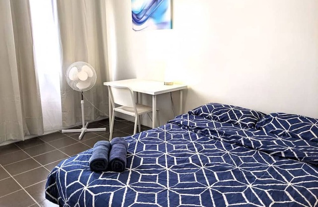 *Promo!* 2-Min to Train Station!