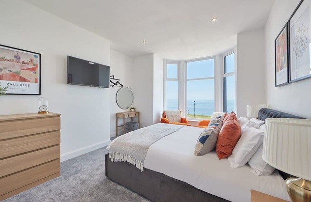 Host & Stay | Sand & Surf
