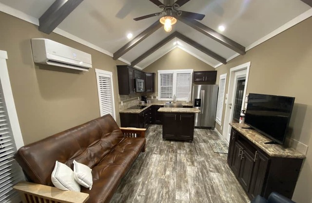 New Tiny Home 3 Miles to Aggieland Campus!!!