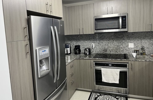 Amazing Apartment Downtown Doral *Super Clean* New Listing* Close to Everything