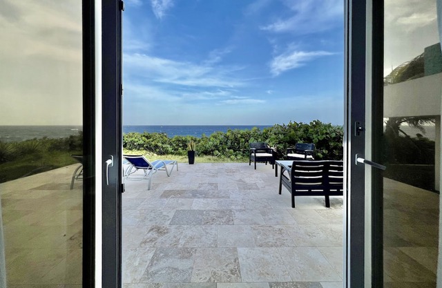 Couple Suite @Larimar, West Bay