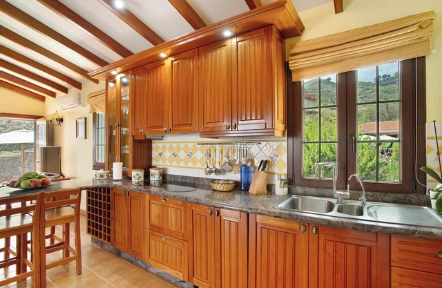 Vacation Home "Casa Lucas" with Mountain View, Pool, Wi-Fi, Garden & Terrace