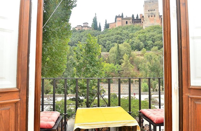 Private viewpoint to the Alhambra, 4 people, views at any time!