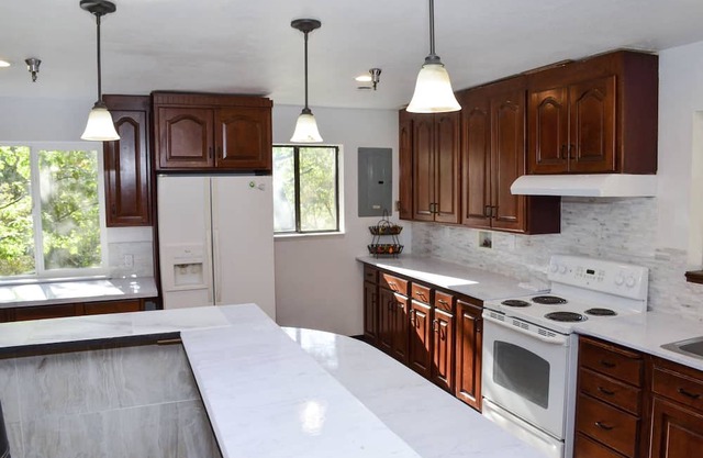 Forest Cottage Large Group Retreat 27beds Sleeps 45