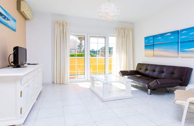 Suite Nº 2 (1 double room) pool views