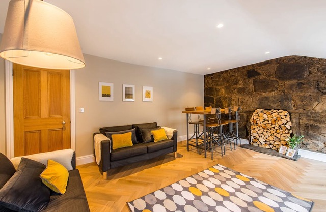 City Centre, Newly Refurbished Stylish Apartment