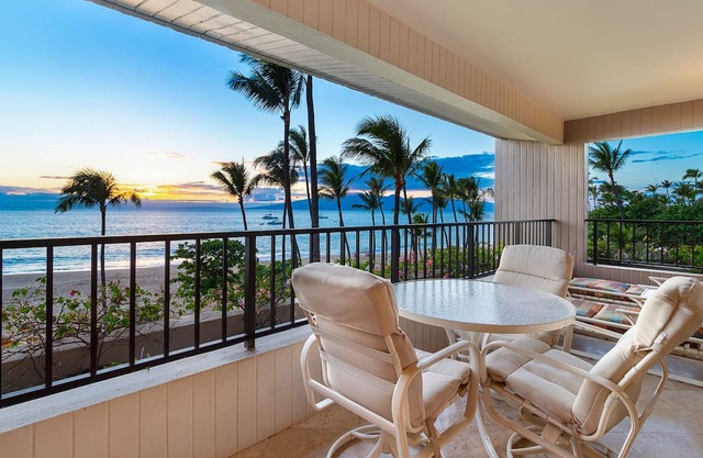 Maui Resort Rentals: Kaanapali Alii 1-405 – 2BR Oceanfront Gem, Luxuriously Remodeled, Year-Round Sunsets w/ Sweeping Pacific Ocean, Lanai, and Molokai Views!