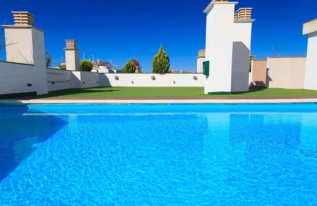 Spacious family apartment near the beach and the Marina -UHC SOL I MAR 298