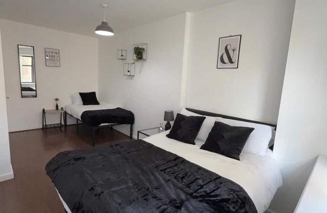 Spacious 3-br Apt in Central, Birmingham