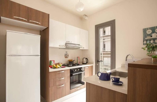 Sioufi - 2-BR Apartment With a Balcony