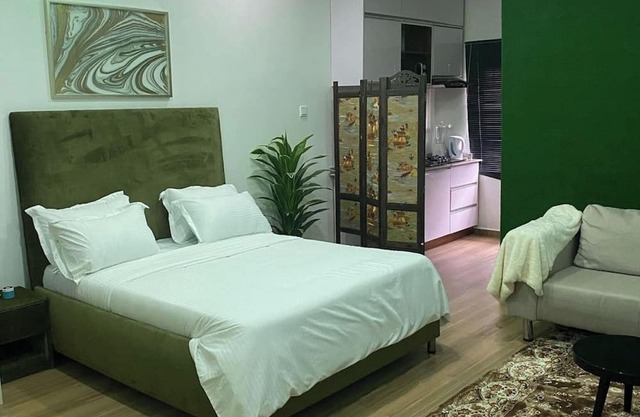 6129 Luxzri Apartment