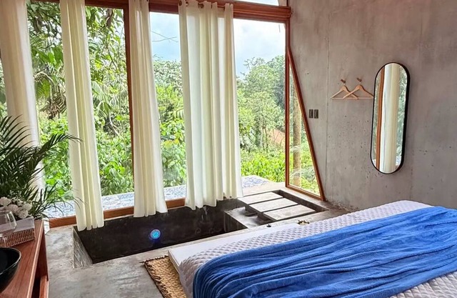Bajo La Luna Suites