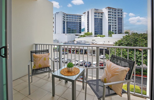 Studio in the City with pool and BBQ