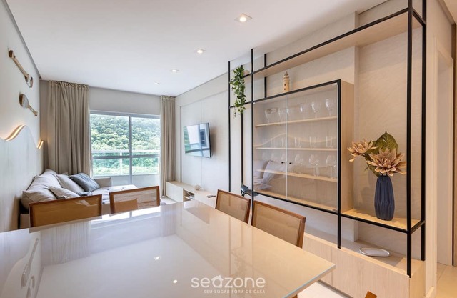 Modern 2BR Apt Close to the Beach Stl0702
