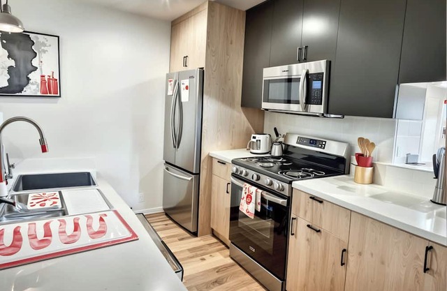 Stylish 1-Bedroom Townhouse Retreat in East Hollywood