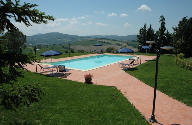 Farmhouse with Swimming Pool in the Tuscan countryside