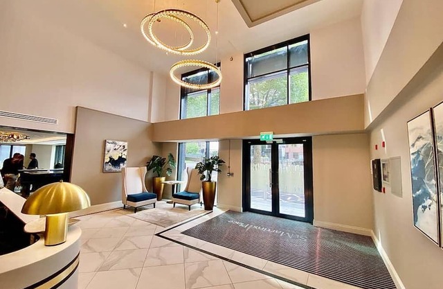 St Martin's Place 6-Guest Apt in BMH