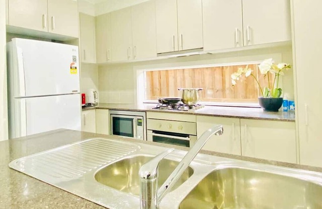 Kellyville 5Br-Closed to Shops, Parks and School