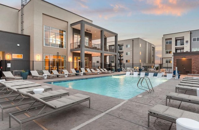 1br/1bath - Corner Luxury Apartment. 7 min from Balloon Fiesta Park. Views! n