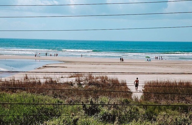 Apto Pé na Areia com Piscina Privativa