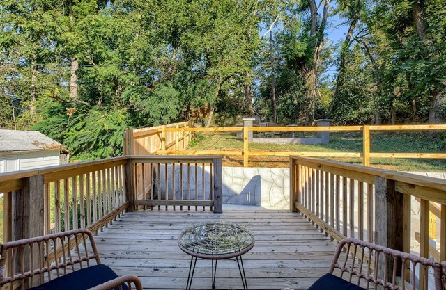 Family-Friendly Stay in Kansas 3Bedroom w/Backyard Arcade & Fire Pit