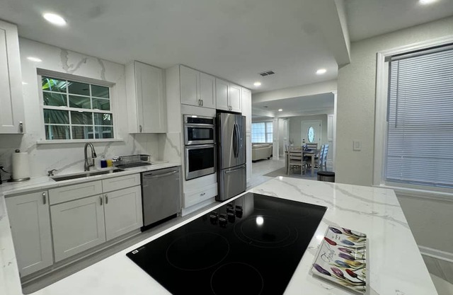 Updated Home - JAX Zoo - Downtown - Beaches 25 min