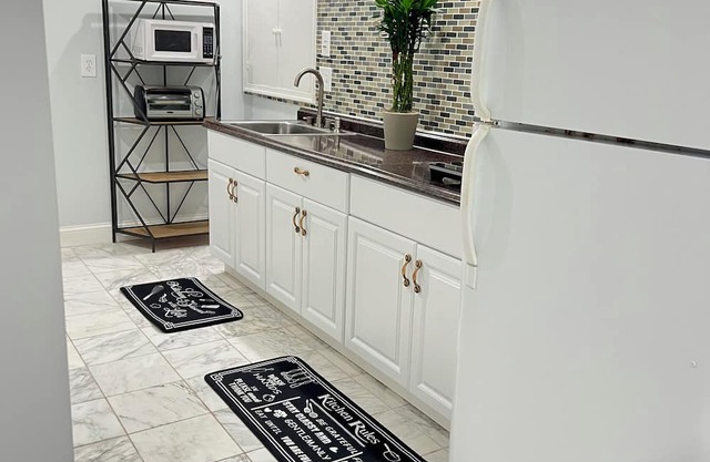 Cozy 2-bedroom Basement apartment in charming Lorton near DC