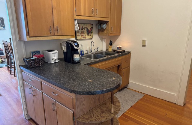 Cozy 2-bedroom apartment with WiFi, AC in downtown Miller with rooftop patio.