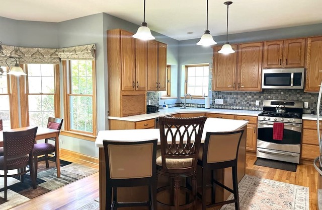 Spacious 6-bedroom house in charming Hudson