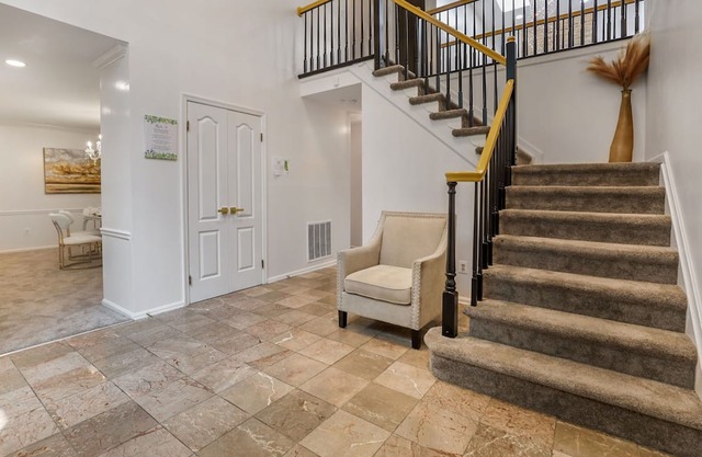 The Château Lux 4 bedrooms 2.5 baths, sleeps 8, 5min from MGM & National Harbor.