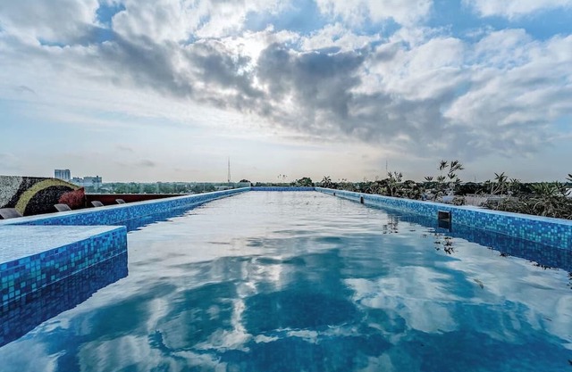 Family-Friendly Room w/Rooftop Pool & Close to Casa de Montejo - Parking