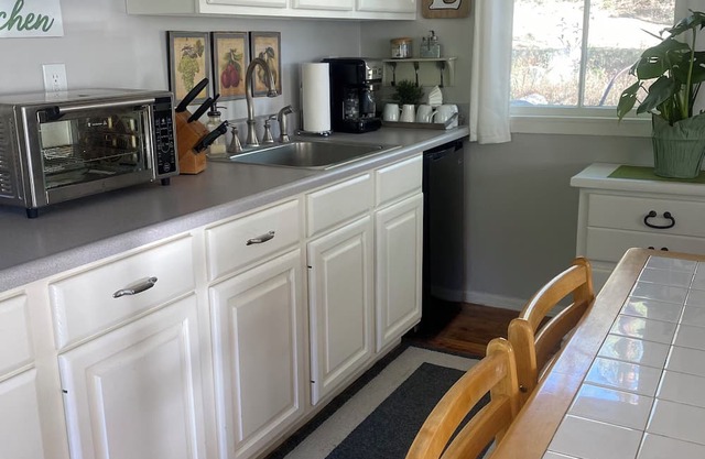 Enchanted 2 bedroom cottage in the tranquil Prescott forest with WiFi, AC, more.