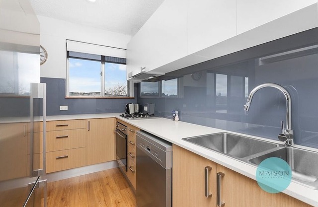Central Cooks Hill Apartment
