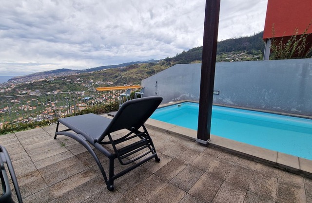 The Red Hot Chill House by LovelyStay