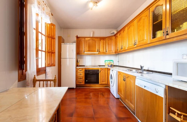 Casa Lucia - Six Bedroom Chalet, Sleeps 13